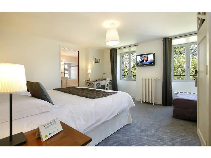 Hotel Logis Hotel, Restaurant Et Spa Le Relais De Broceliande Paimpont