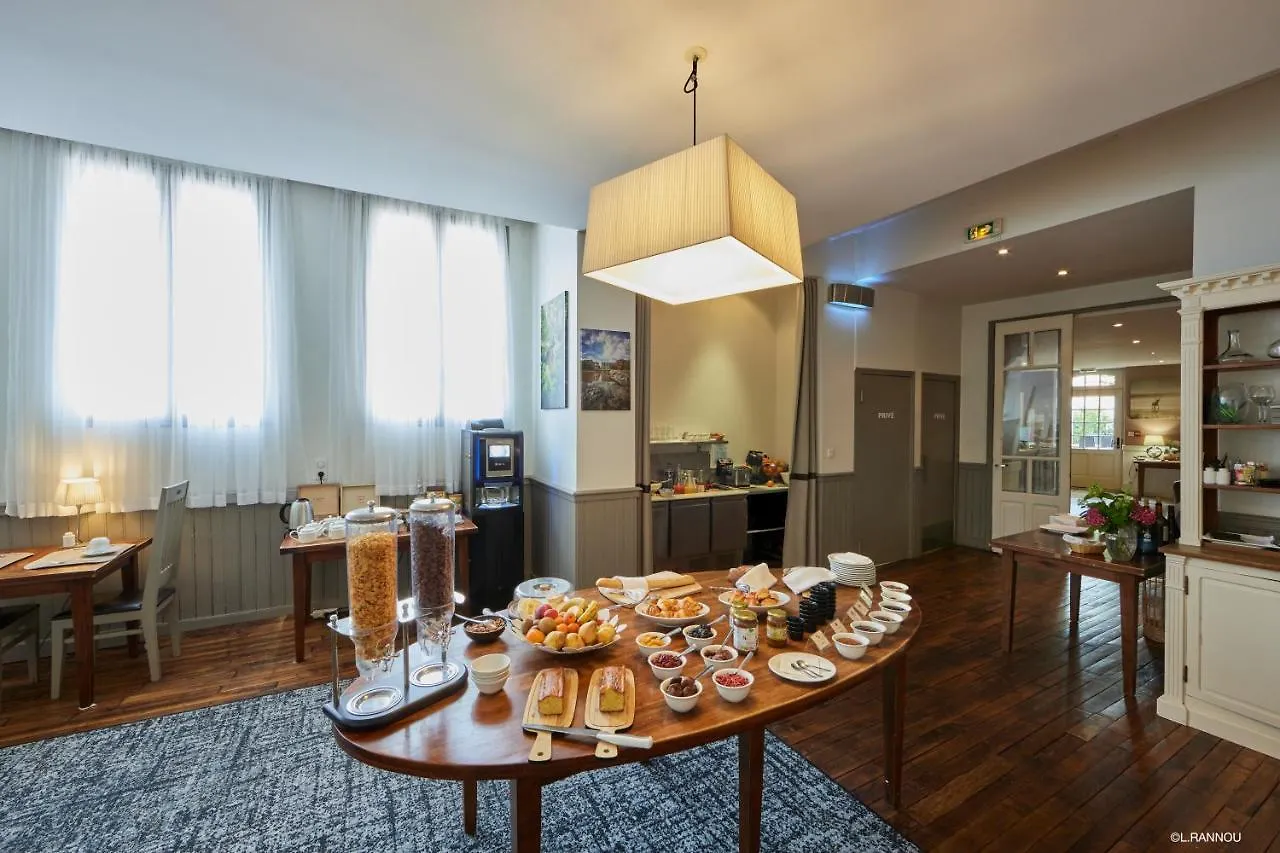 Logis Hotel, Restaurant Et Spa Le Relais De Broceliande Paimpont