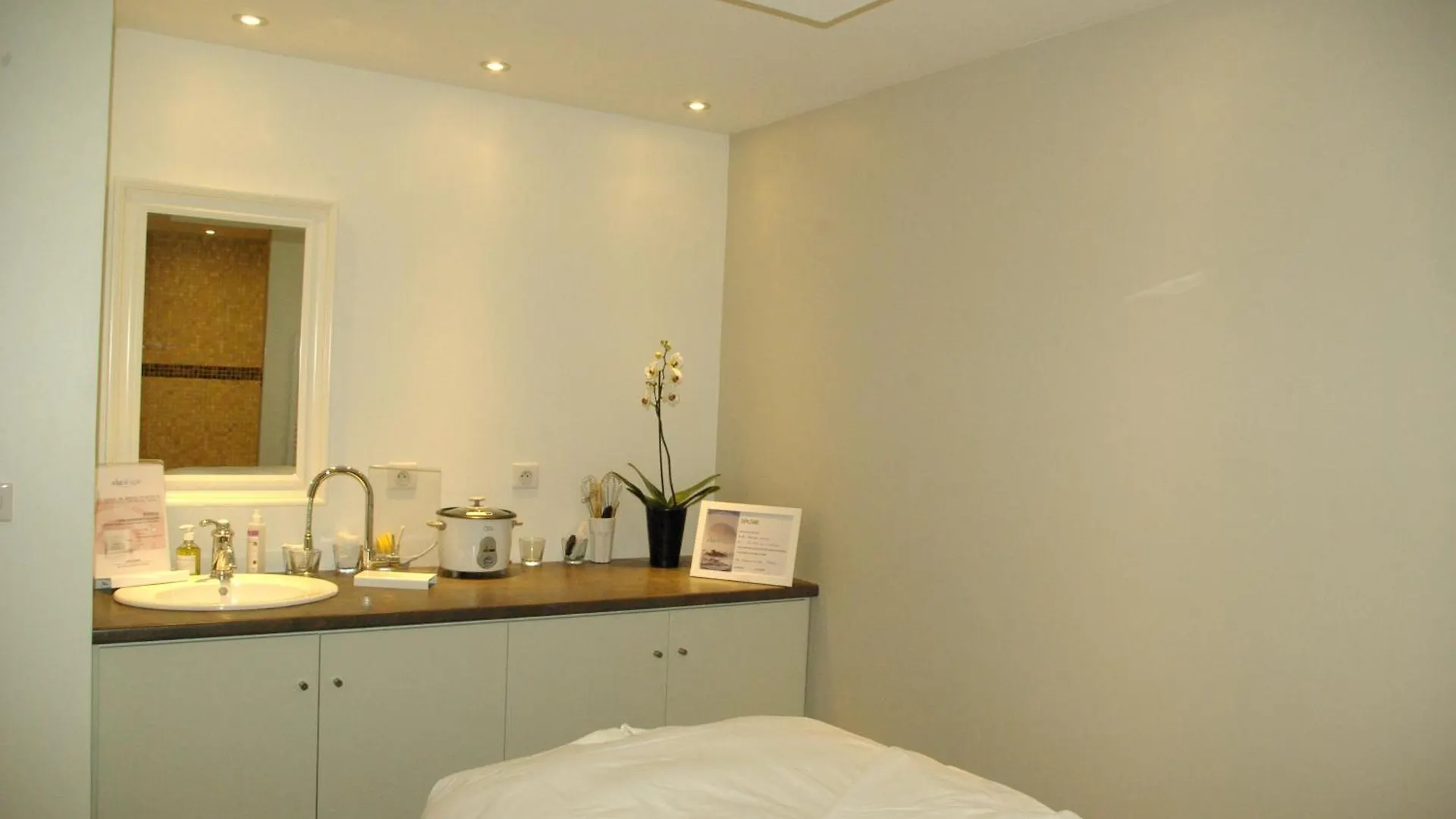 Hotel Logis Hotel, Restaurant Et Spa Le Relais De Broceliande Paimpont