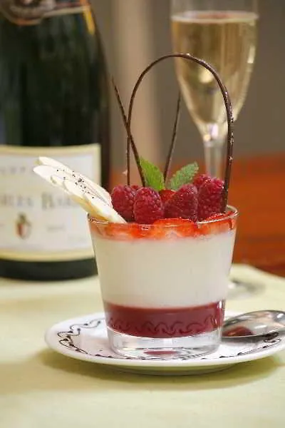 Logis Hotel, Restaurant Et Spa Le Relais De Broceliande Paimpont Frankreich